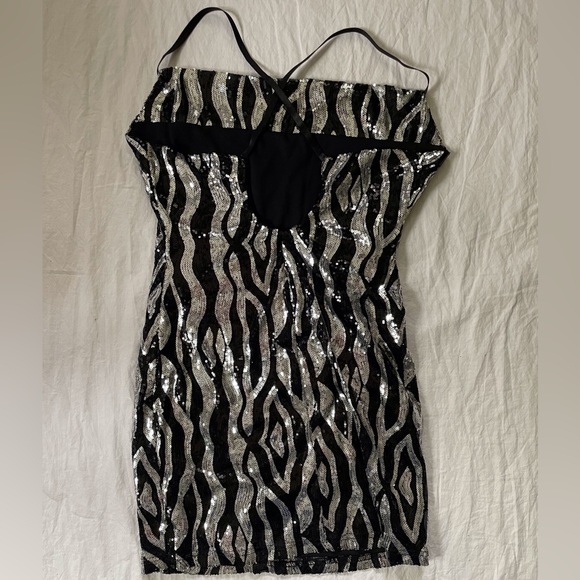 Black & Silver Sequin Sparkly Shiny Bodycon Mini Strappy Back Party Dress - Picture 6 of 10